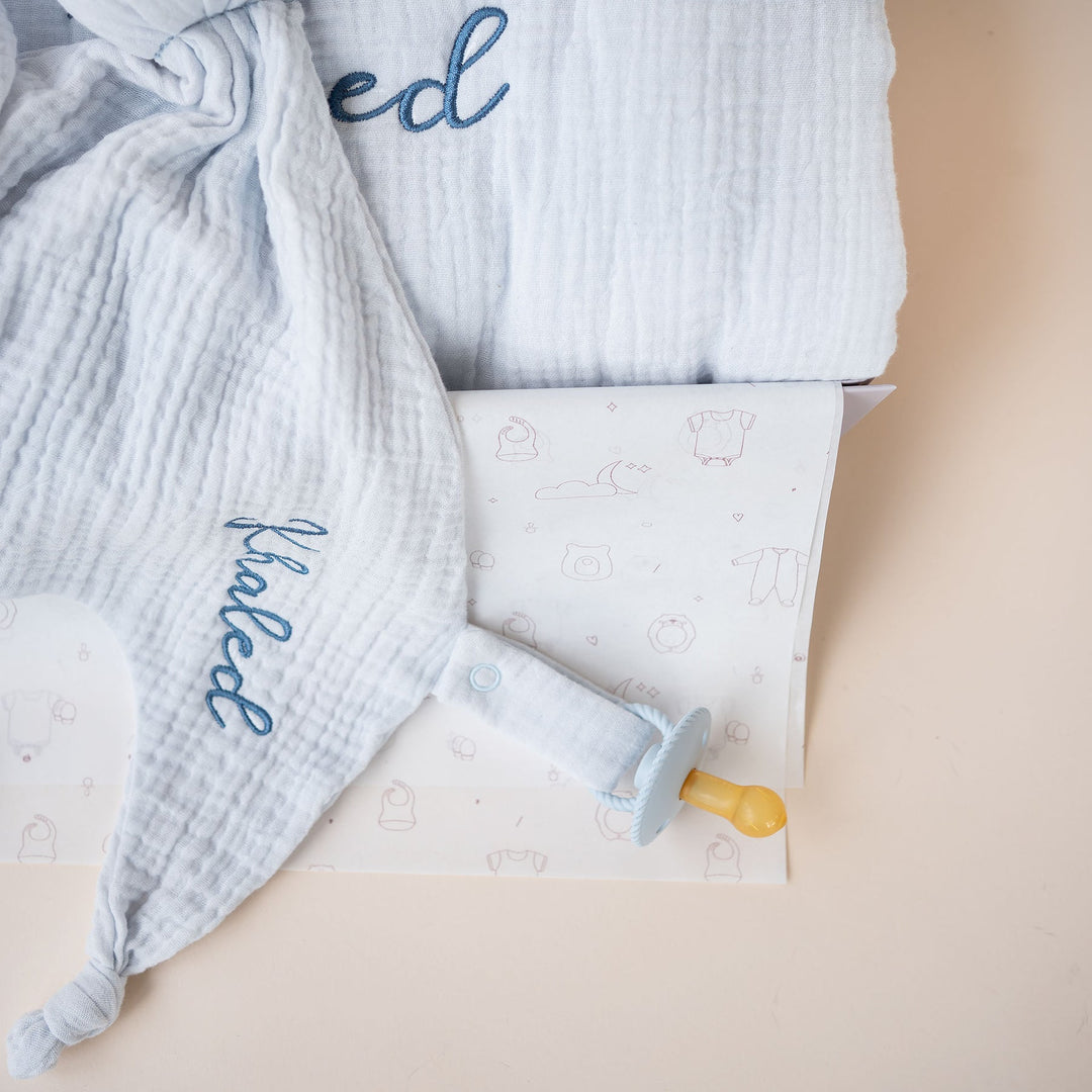 JBØRN Set de Regalo para Bebé | Bolsa de Dormir de Muselina de Algodón Orgánico y Primeros Chupetes