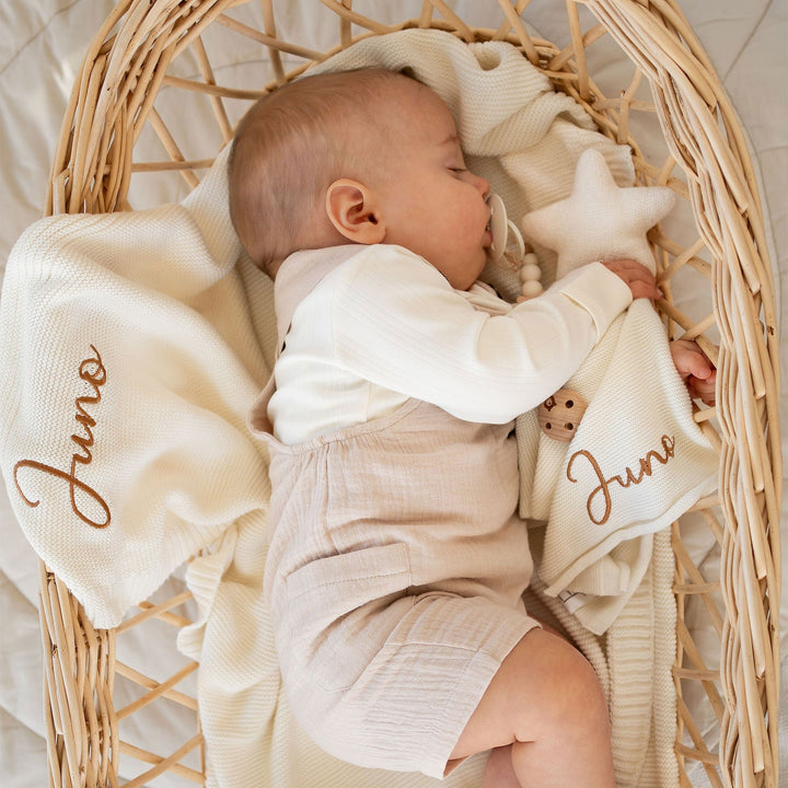 JBØRN Newborn Baby Gift Set | Knitted Blanket, Comforter & FRIGG Pacifiers - Personalisable Baby Products Sold and Personalised by JustBørn