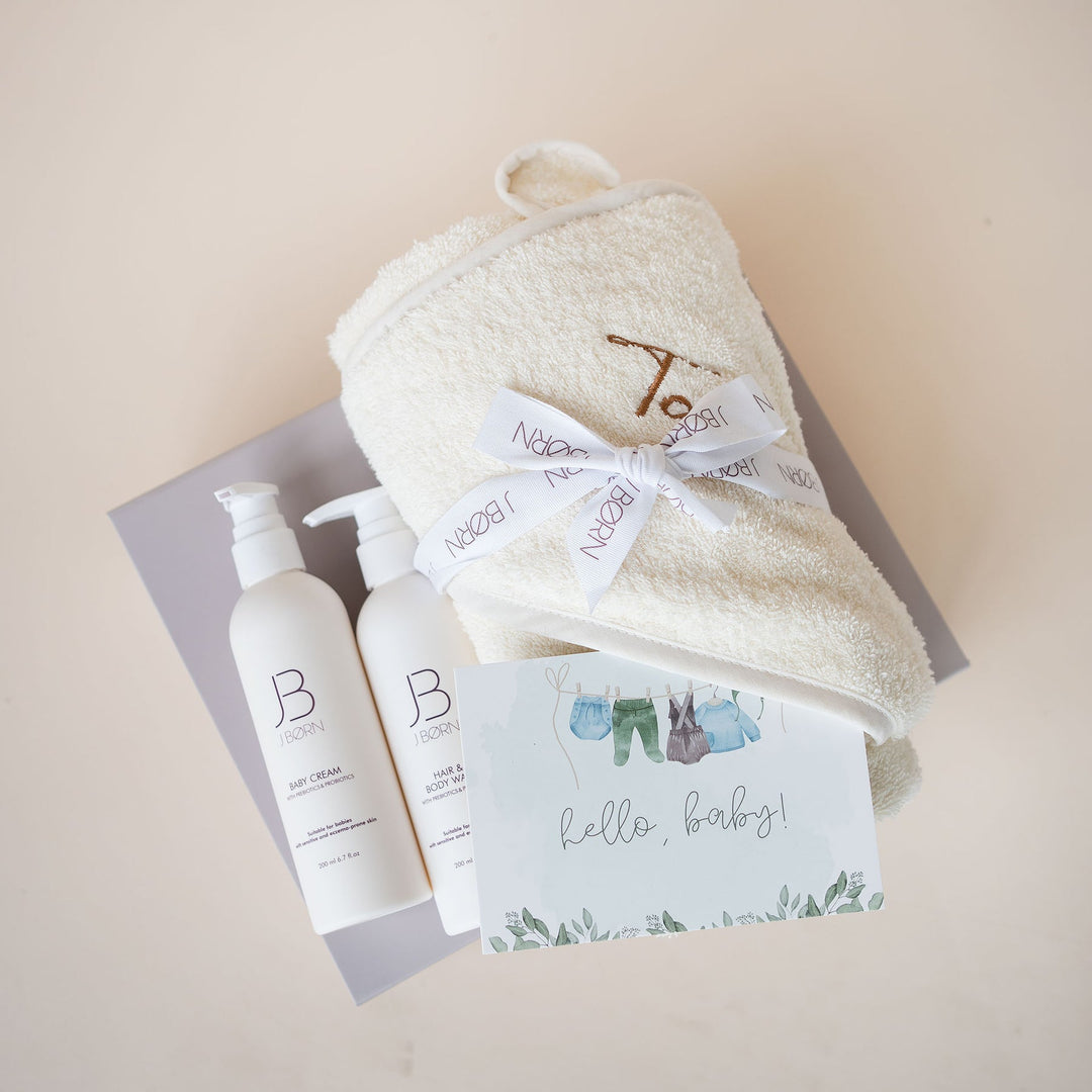 JBØRN Coffret Cadeau Soin Bébé | Serviette en Coton Biologique & Ensemble de Soins de la Peau