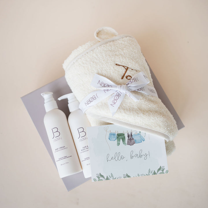JBØRN Coffret Cadeau Soin Bébé | Serviette en Coton Biologique & Ensemble de Soins de la Peau