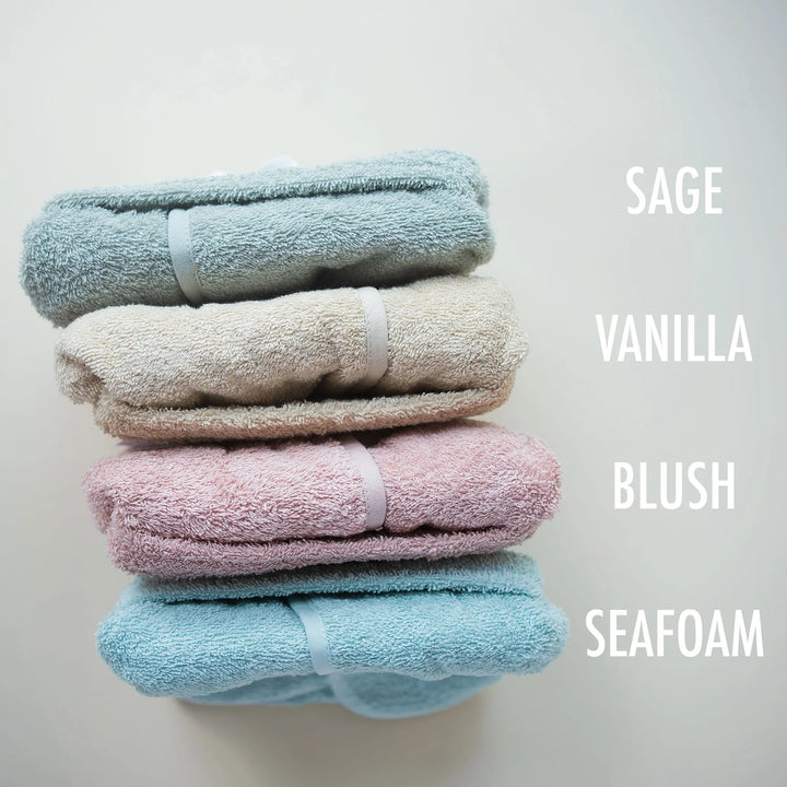 Set regalo per neonati JBØRN | Set di asciugamani in cotone biologico e spazzola per capelli | Personalizzabile