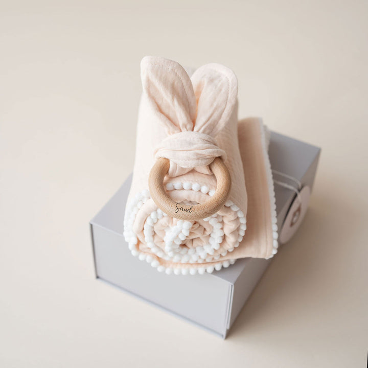 JBØRN Baby Gift Set | Organic Muslin Swaddle Blanket & Teether Muslin Peach Cream - Personalisable Baby Products Sold and Personalised by JustBørn