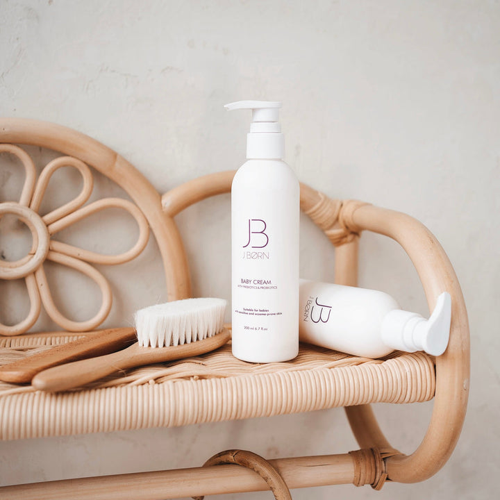 JBØRN Baby Spa Gift Set | Bathrobe, Hairbrush Set & Skincare - Personalisable Baby Products Sold and Personalised by JustBørn