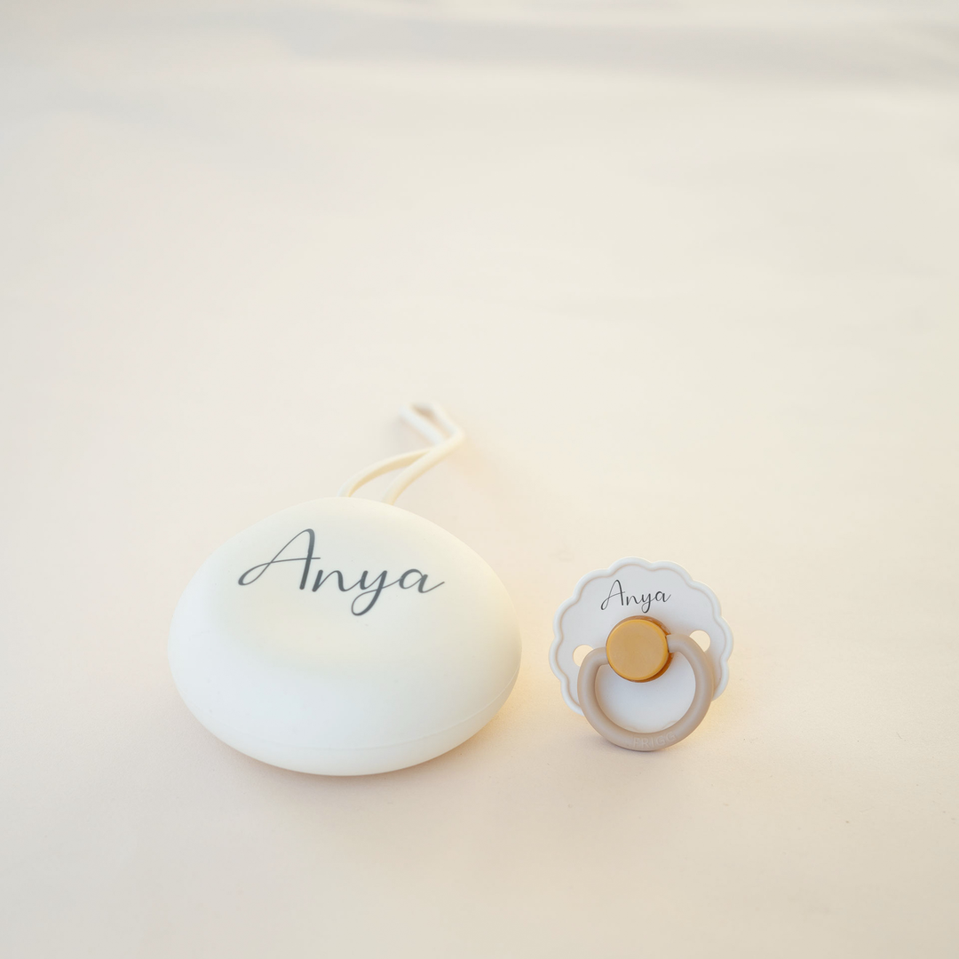 FRIGG Latex Pacifier & Matching JBØRN Holder Pod Daisy Chamomile & Ivory Pod - Personalisable Baby Products Sold and Personalised by JustBørn