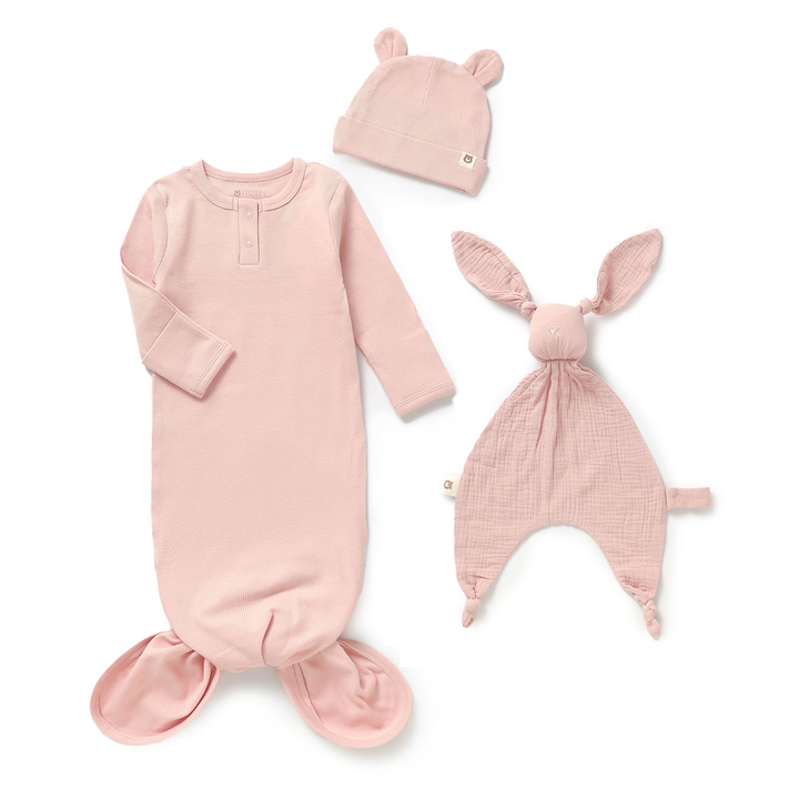 JBØRN Baby Geschenkset | Bio-Baumwoll Schlafkleid & Kuscheldecken Geschenkset