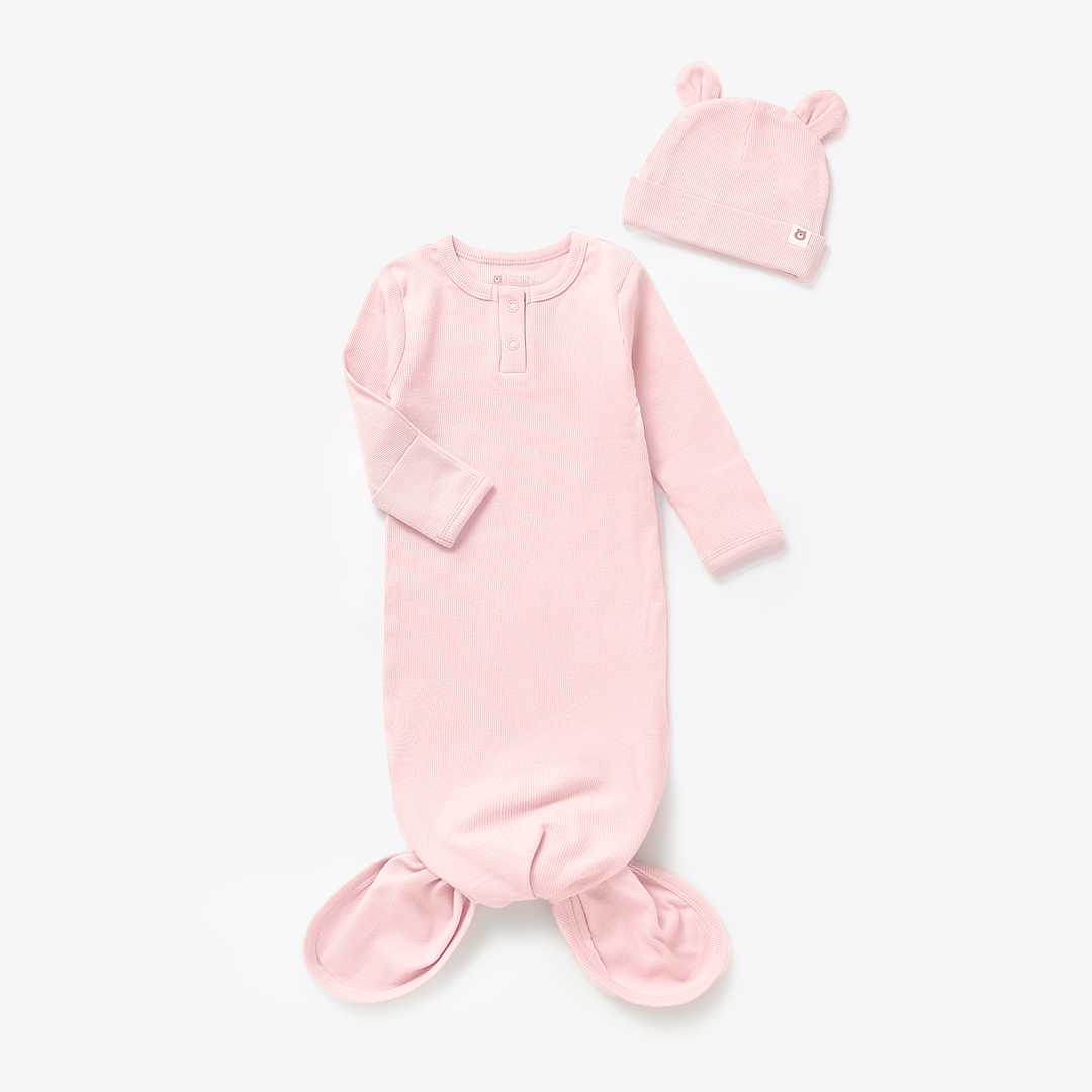 JBØRN Tutina e cappellino annodati per neonati in cotone biologico Tutina annodata | Blossom - Prodotti personalizzabili per neonati venduti e personalizzati da JustBørn