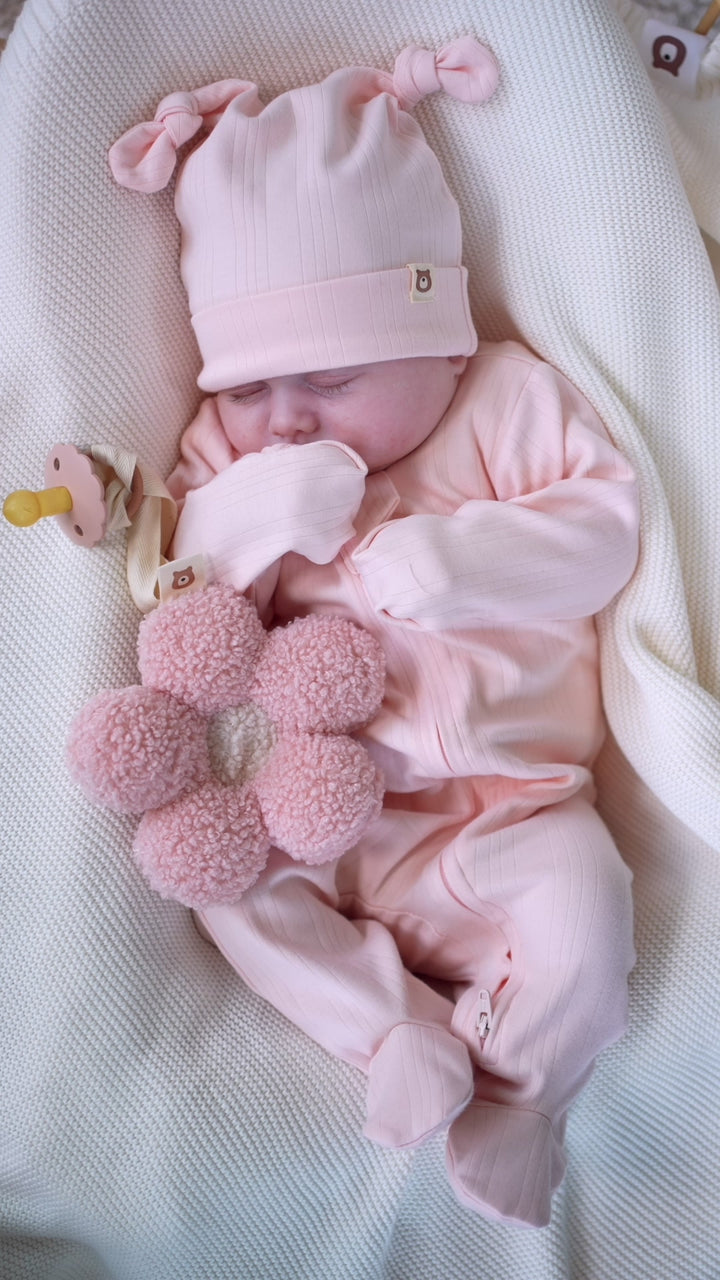 JBØRN Ribbad bambu pyjamas med mössa | 0–6M