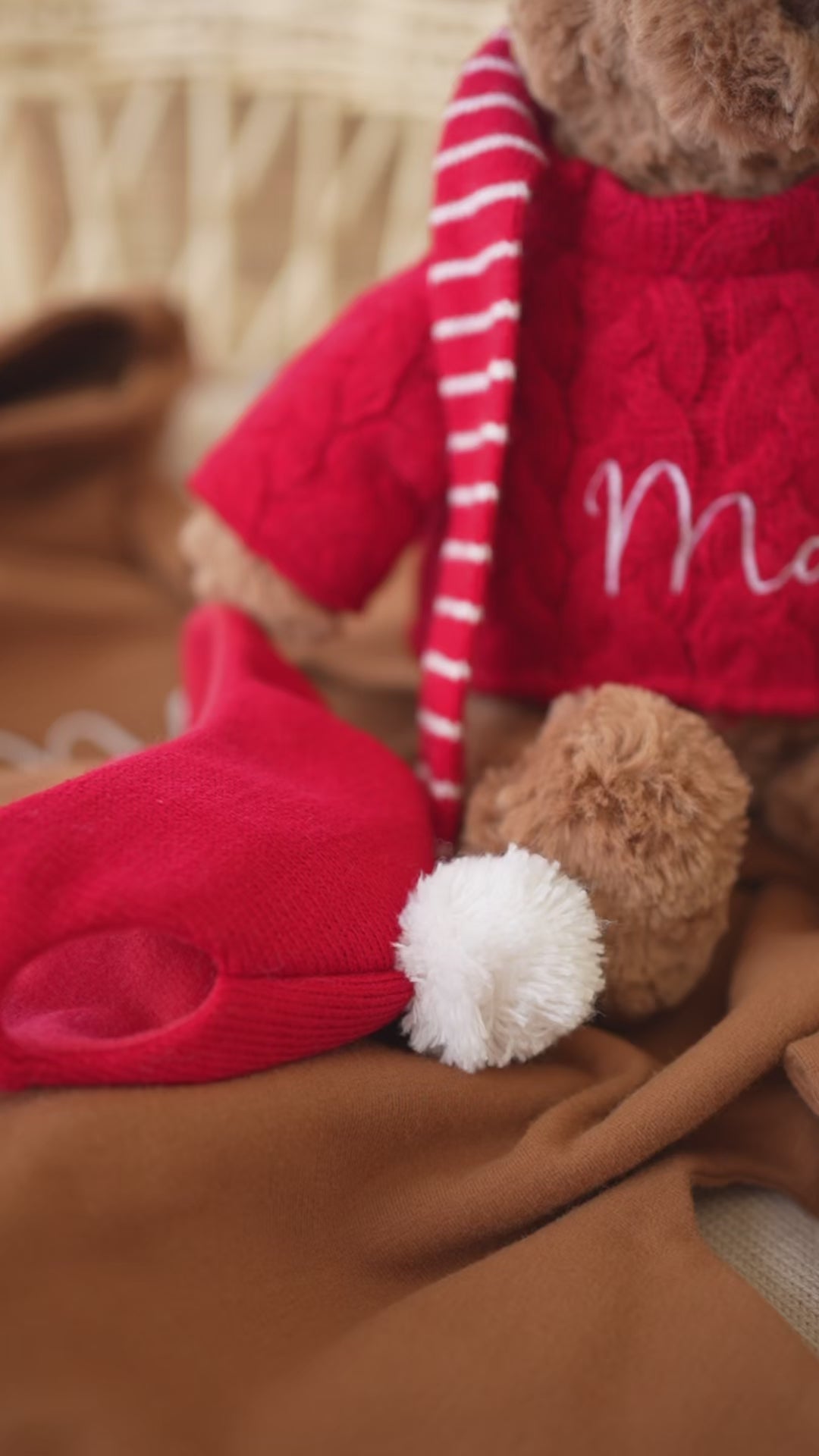 JBØRN Festliche Geschenkbox | Schokoladenbraunes Teddy-Hoodie-Set & Winterbär